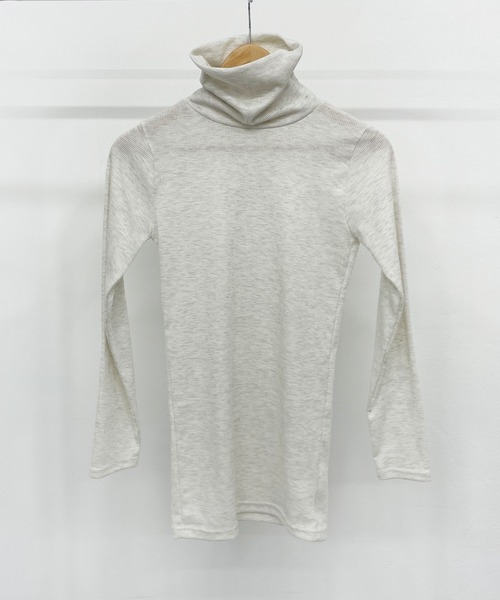 CEMONEMO(セモネモ)の「タートルネック リブカットソー(Tシャツ/カットソー・レディース・ブラック/グリーン/アイボリー/ダークパープル/キャメル/ブルー/オートミール/モカ/マスタード・FREE)」の4枚目の写真