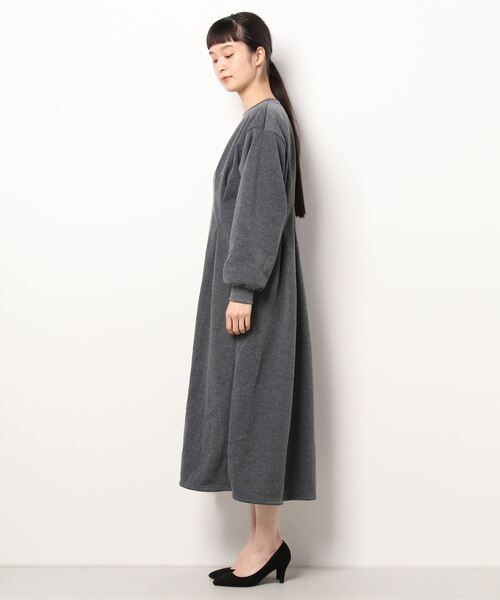 ECRIRE(エクリール)の「ウエストタックロングOP(ワンピース・レディース・チャコールグレー/ブラック/ベージュ・M)」の5枚目の写真