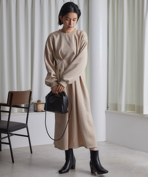 ECRIRE(エクリール)の「ウエストタックロングOP(ワンピース・レディース・チャコールグレー/ブラック/ベージュ・M)」の3枚目の写真