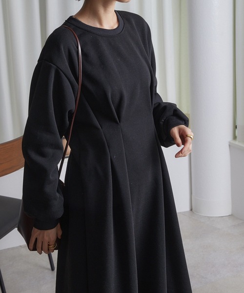 ECRIRE(エクリール)の「ウエストタックロングOP(ワンピース・レディース・チャコールグレー/ブラック/ベージュ・M)」の17枚目の写真