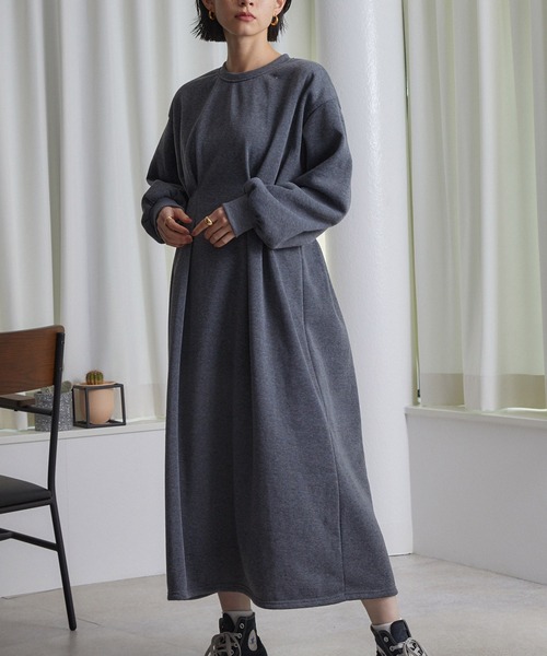 ECRIRE(エクリール)の「ウエストタックロングOP(ワンピース・レディース・チャコールグレー/ブラック/ベージュ・M)」の4枚目の写真