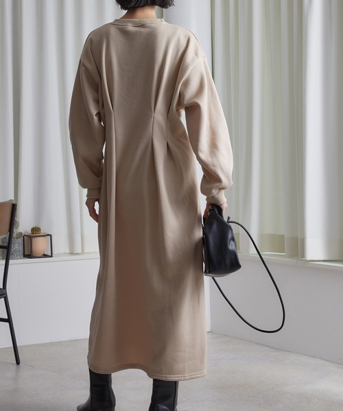 ECRIRE(エクリール)の「ウエストタックロングOP(ワンピース・レディース・チャコールグレー/ブラック/ベージュ・M)」の7枚目の写真