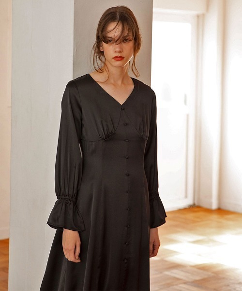 mangata(モンガータ)の「Satin flare onepiece(Tシャツ/カットソー・レディース・ホワイト/ブラック・FREE)」の6枚目の写真