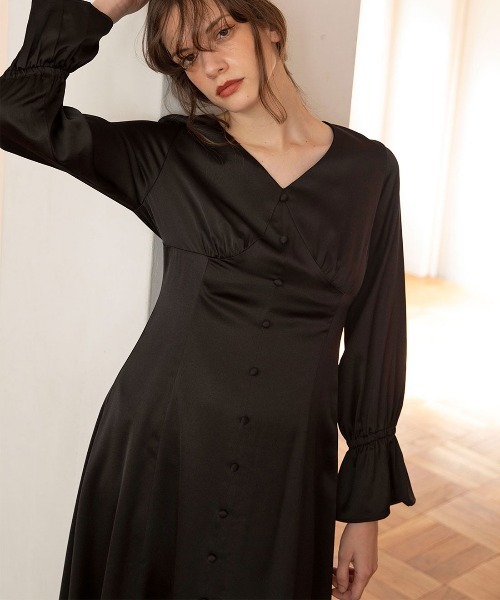 mangata(モンガータ)の「Satin flare onepiece(Tシャツ/カットソー・レディース・ホワイト/ブラック・FREE)」の12枚目の写真