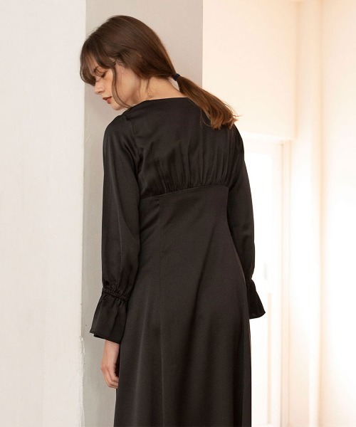 mangata(モンガータ)の「Satin flare onepiece(Tシャツ/カットソー・レディース・ホワイト/ブラック・FREE)」の14枚目の写真