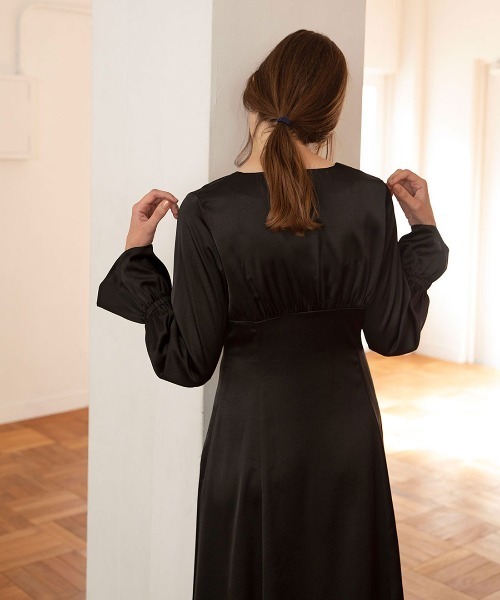 mangata(モンガータ)の「Satin flare onepiece(Tシャツ/カットソー・レディース・ホワイト/ブラック・FREE)」の8枚目の写真
