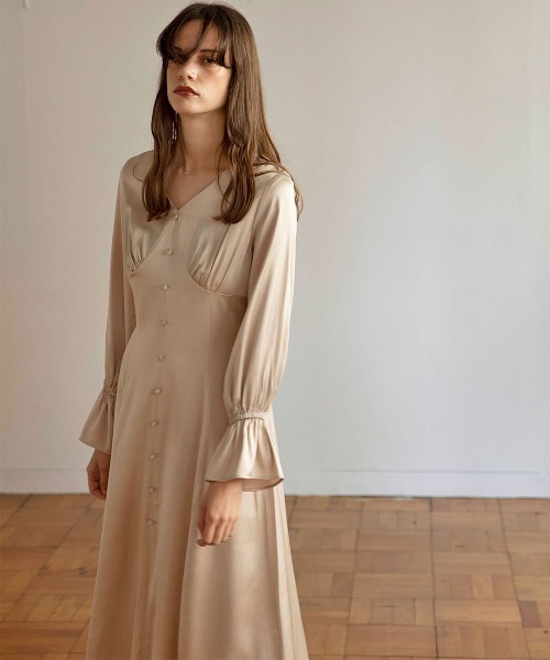 mangata(モンガータ)の「Satin flare onepiece(Tシャツ/カットソー・レディース・ホワイト/ブラック・FREE)」の9枚目の写真