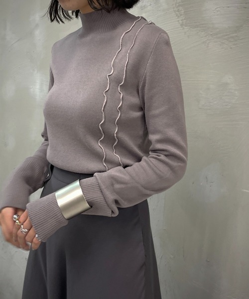 &g'aime(アンジェム)の「【&g’aime】メローハイネックニット(ニット/セーター・レディース・ブラック/パープル/グレイッシュベージュ/チャコール・FREE)」の1枚目の写真