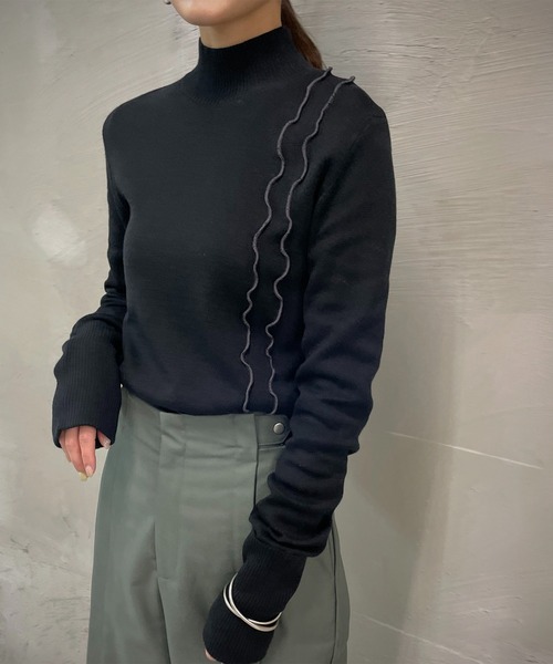 &g'aime(アンジェム)の「【&g’aime】メローハイネックニット(ニット/セーター・レディース・ブラック/パープル/グレイッシュベージュ/チャコール・FREE)」の7枚目の写真