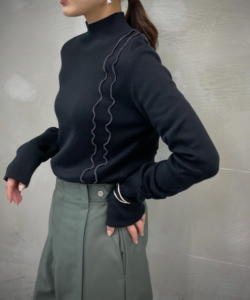 &g'aime(アンジェム)の「【&g’aime】メローハイネックニット(ニット/セーター・レディース・ブラック/パープル/グレイッシュベージュ/チャコール・FREE)」の11枚目の写真