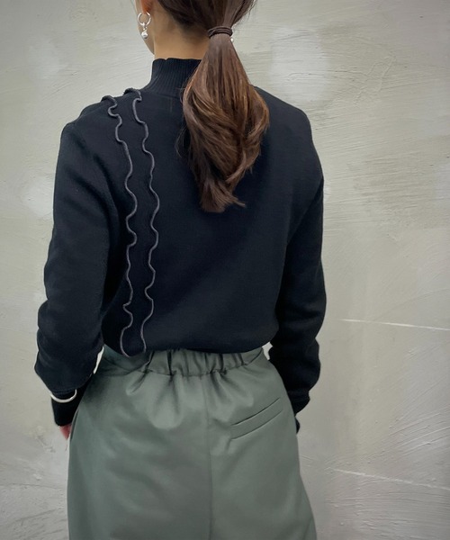 &g'aime(アンジェム)の「【&g’aime】メローハイネックニット(ニット/セーター・レディース・ブラック/パープル/グレイッシュベージュ/チャコール・FREE)」の12枚目の写真
