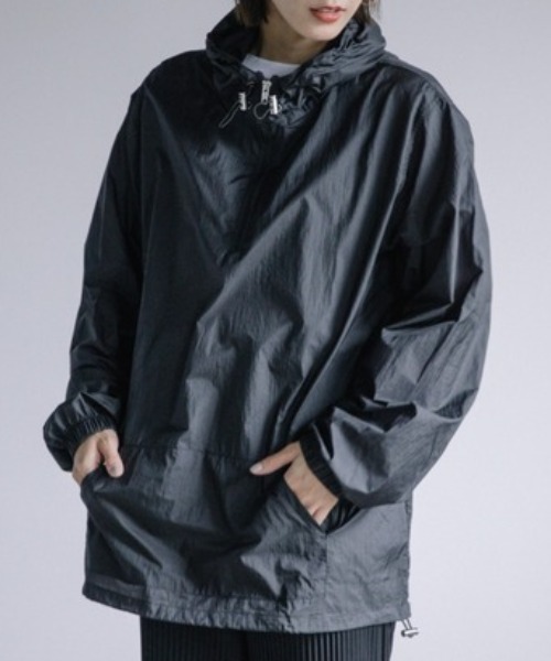 Chaco closet(チャコ クローゼット)の「軽量ナイロンプルオーバーパーカー ポーチ付き(マウンテンパーカー・レディース・ブラック/グレー/イエロー・FREE)」の4枚目の写真