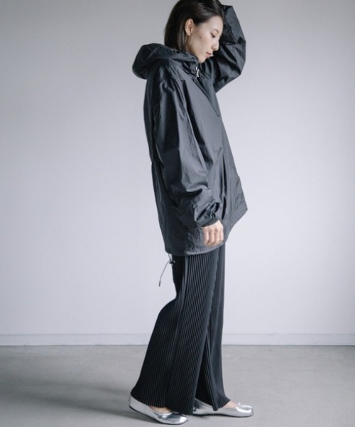 Chaco closet(チャコ クローゼット)の「軽量ナイロンプルオーバーパーカー ポーチ付き(マウンテンパーカー・レディース・ブラック/グレー/イエロー・FREE)」の8枚目の写真