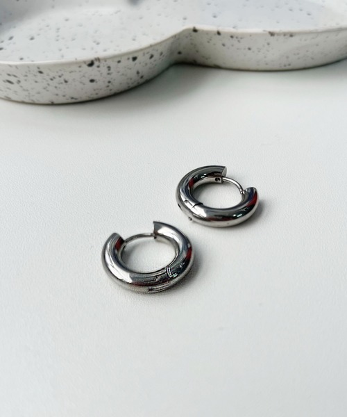CEMONEMO（セモネモ）の「【金属アレルギー対応】 ワンタッチ ボリューム フープピアス / サージカルステンレス（ピアス（両耳用）・レディース・シルバー/ゴールド・FREE）」の5枚目の写真
