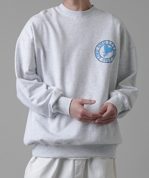 SPINNS（スピンズ）の「【ゆったりシルエット】HART1967バックロゴスウェット（スウェット・メンズ・アッシュグレー/ブラック/レッド/サックスブルー・ONESIZE）」の5枚目の写真