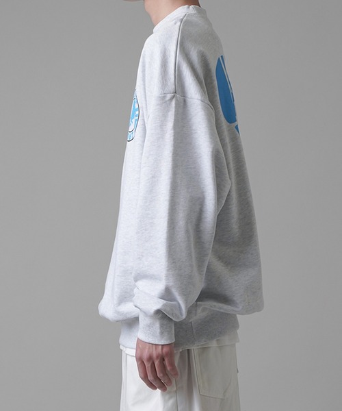 SPINNS（スピンズ）の「【ゆったりシルエット】HART1967バックロゴスウェット（スウェット・メンズ・アッシュグレー/ブラック/レッド/サックスブルー・ONESIZE）」の11枚目の写真
