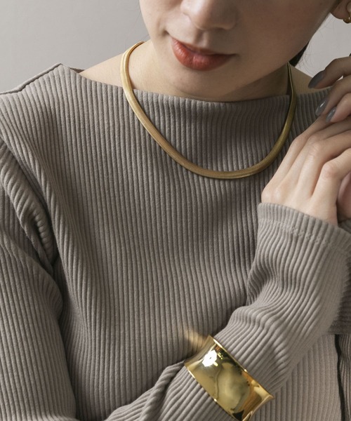 URBAN RESEARCH（アーバンリサーチ）の「ワイドスネークチェーンネックレス（ネックレス・レディース・シルバー/ゴールド・-）」の2枚目の写真