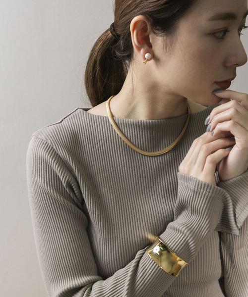 URBAN RESEARCH（アーバンリサーチ）の「ワイドスネークチェーンネックレス（ネックレス・レディース・シルバー/ゴールド・-）」の4枚目の写真
