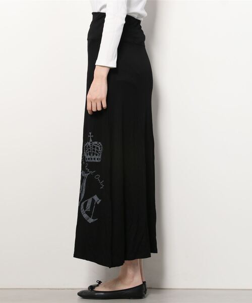 BLACK JACKALL CROWN(ブラックジャッカルクラウン)の「BLACK JACKALL CROWN レーヨン天竺 ロゴプリント ロングスカート(スカート・レディース・ブラック・M)」の19枚目の写真
