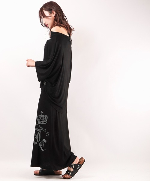 BLACK JACKALL CROWN(ブラックジャッカルクラウン)の「BLACK JACKALL CROWN レーヨン天竺 ロゴプリント ロングスカート(スカート・レディース・ブラック・M)」の3枚目の写真
