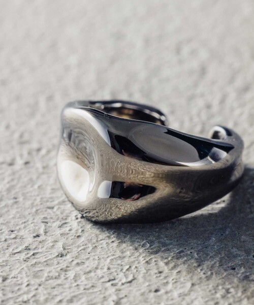 and cloud（アンドクラウド）の「Rust Earcuff（イヤーカフ・レディース・ブラック/イエローゴールド/シルバー・FREE）」の5枚目の写真