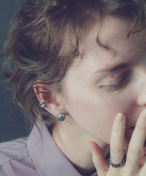 and cloud（アンドクラウド）の「Rust Earcuff（イヤーカフ・レディース・ブラック/イエローゴールド/シルバー・FREE）」の7枚目の写真