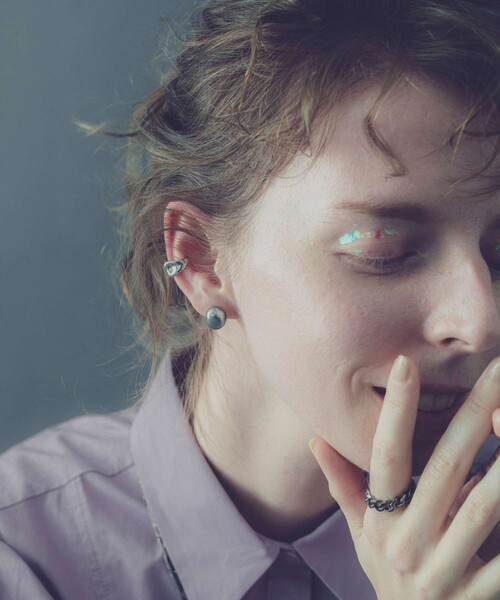 and cloud（アンドクラウド）の「Rust Earcuff（イヤーカフ・レディース・ブラック/イエローゴールド/シルバー・FREE）」の8枚目の写真