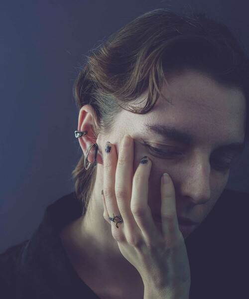 and cloud（アンドクラウド）の「Rust Earcuff（イヤーカフ・レディース・ブラック/イエローゴールド/シルバー・FREE）」の14枚目の写真