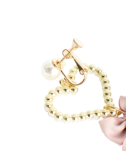 ROJITA（ロジータ）の「リボンビジュ付きパールハートイヤリング（イヤリング・レディース・ブラック/ピンク・FREE）」の6枚目の写真