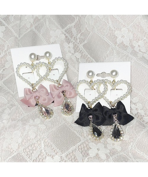 ROJITA（ロジータ）の「リボンビジュ付きパールハートイヤリング（イヤリング・レディース・ブラック/ピンク・FREE）」の9枚目の写真