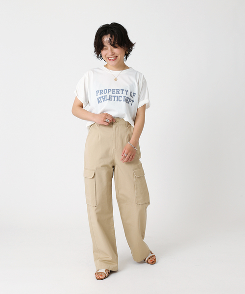 B.C STOCK(ベーセーストック)の「ピグメント2段ロゴTシャツ(Tシャツ/カットソー・レディース・ホワイト/ベージュ/ネイビー/グリーン・FREE)」の6枚目の写真