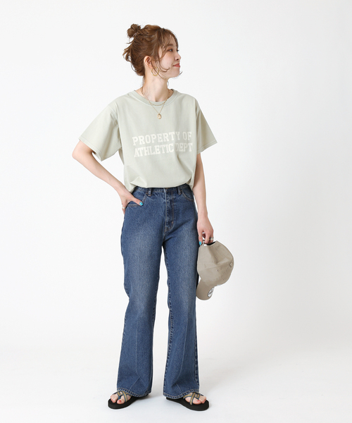 B.C STOCK(ベーセーストック)の「ピグメント2段ロゴTシャツ(Tシャツ/カットソー・レディース・ホワイト/ベージュ/ネイビー/グリーン・FREE)」の9枚目の写真