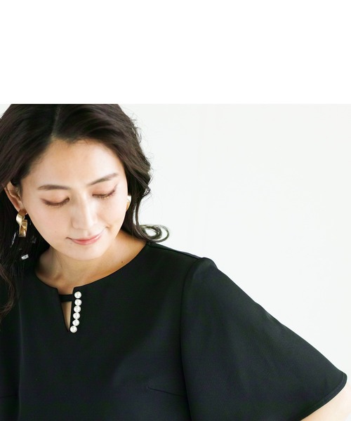 WHITE JOOLA（ホワイトジョーラ）の「【手洗いできる・WEB限定】パールキーネックデザインフレアー半袖ブラウス（シャツ/ブラウス・レディース・ブラック/ベージュ/オフホワイト・LL/SS/S/M/L）」の18枚目の写真