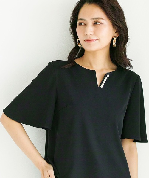 WHITE JOOLA（ホワイトジョーラ）の「【手洗いできる・WEB限定】パールキーネックデザインフレアー半袖ブラウス（シャツ/ブラウス・レディース・ブラック/ベージュ/オフホワイト・LL/SS/S/M/L）」の17枚目の写真