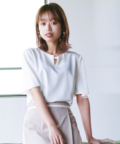 WHITE JOOLA（ホワイトジョーラ）の「【手洗いできる・WEB限定】パールキーネックデザインフレアー半袖ブラウス（シャツ/ブラウス・レディース・ブラック/ベージュ/オフホワイト・LL/SS/S/M/L）」の11枚目の写真