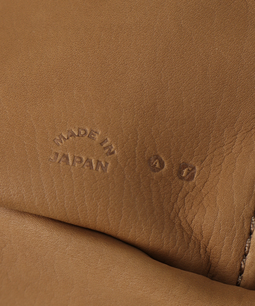 JOURNAL STANDARD(ジャーナルスタンダード)の「【ARTS&CRAFTS /アーツアンドクラフツ】カーフレザー 巾着バッグ(ハンドバッグ・メンズ・ブラック/キャメル・FREE)」の17枚目の写真