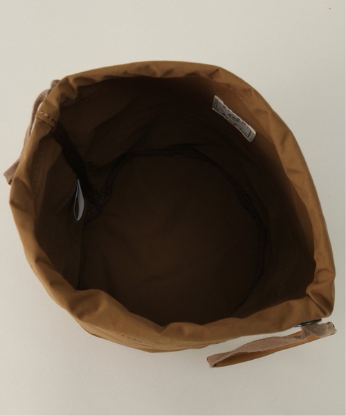 JOURNAL STANDARD(ジャーナルスタンダード)の「【ARTS&CRAFTS /アーツアンドクラフツ】カーフレザー 巾着バッグ(ハンドバッグ・メンズ・ブラック/キャメル・FREE)」の7枚目の写真
