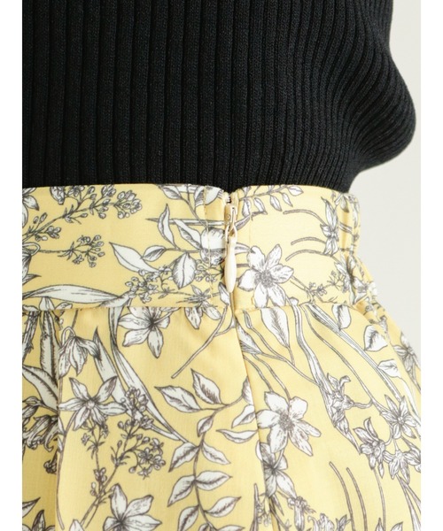 Te chichi（テチチ）の「ボタニカルプリントタックスカート（スカート・レディース・イエロー/グリーン/チャコール・SMALL/MEDIUM）」の4枚目の写真