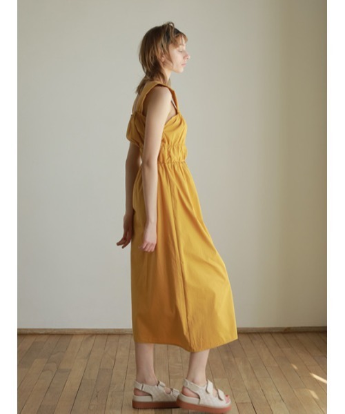 AMAIL（アマイル）の「Mustard midi dress（ワンピース・レディース・マスタード/ブラック・FREE）」の4枚目の写真