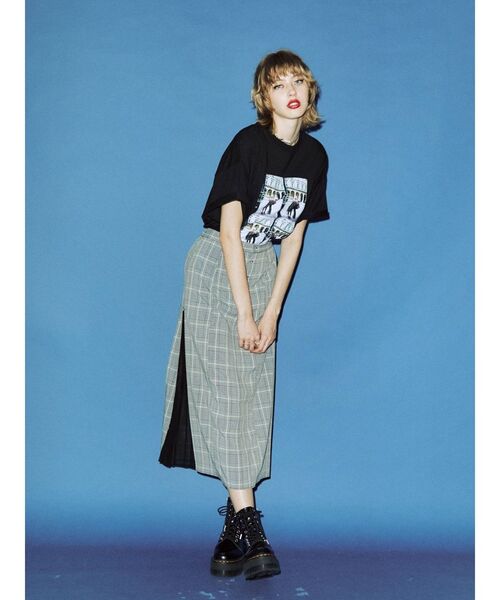 jouetie(ジュエティ)の「カラーフォトスーパーBIG Tシャツ(Tシャツ/カットソー・レディース・ブラック/オフホワイト/ブルー・MEDIUM)」の14枚目の写真