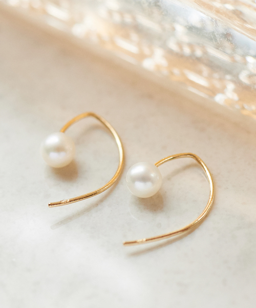 Phoebe(フィービィー)の「【K10】ジュエルパールピアス/淡水パール/BOX付き(ピアス(両耳用)・レディース・ホワイト/ゴールド/ゴールド系その他2・FREE)」の2枚目の写真