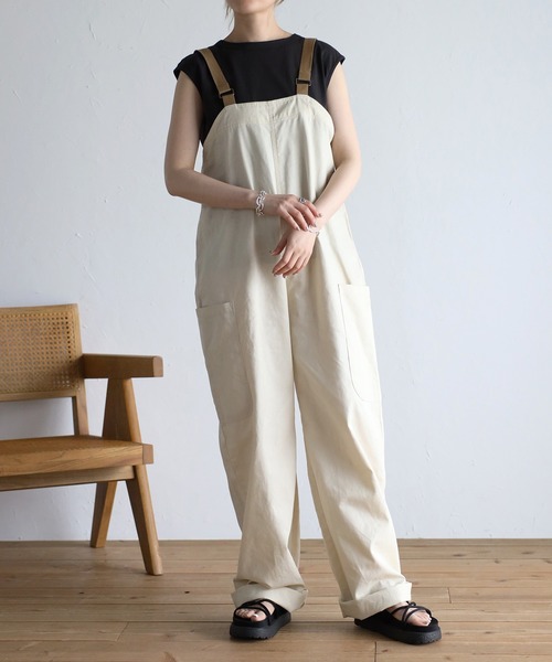 Bonjour Sagan（ボンジュールサガン）の「ベルトショルダーオーバーオール（サロペット/オーバーオール・レディース・ブラック/カーキ/ライトベージュ・FREE）」の2枚目の写真