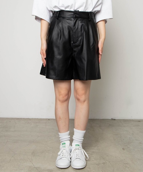 WEGO（ウィゴー）の「WEGO/フェイクレザーハーフパンツ（その他パンツ・レディース・アイボリー/ブラック・FREE）」の13枚目の写真