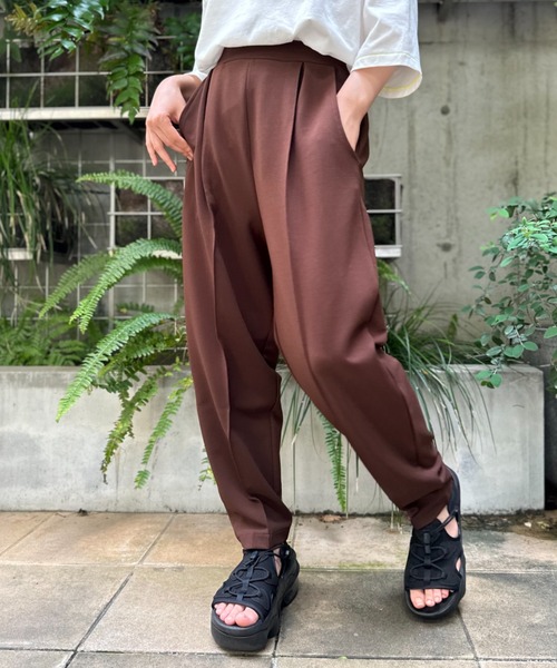 mi via loca（ミヴィアロカ）の「コクーンラウンジパンツ（その他パンツ・レディース・ブラック/ダークグリーン/マスタード/モカ/コーラル/ライトグリーン・FREE）」の3枚目の写真