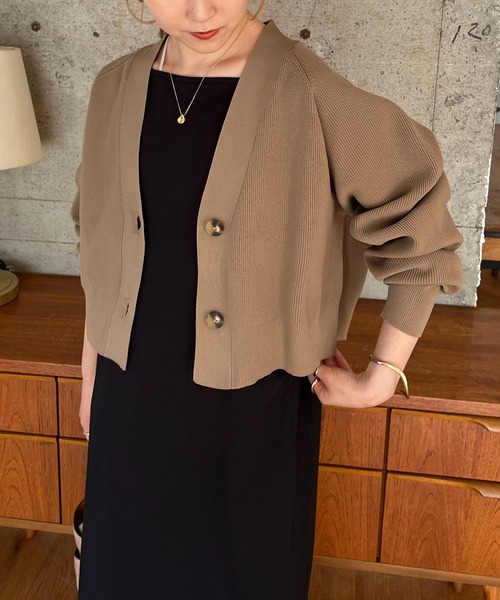 CAPRICIEUX LE'MAGE（カプリシューレマージュ）の「畦クロップカーディガン（カーディガン/ボレロ・レディース・ブラック/オフホワイト/モカ・FREE）」の4枚目の写真