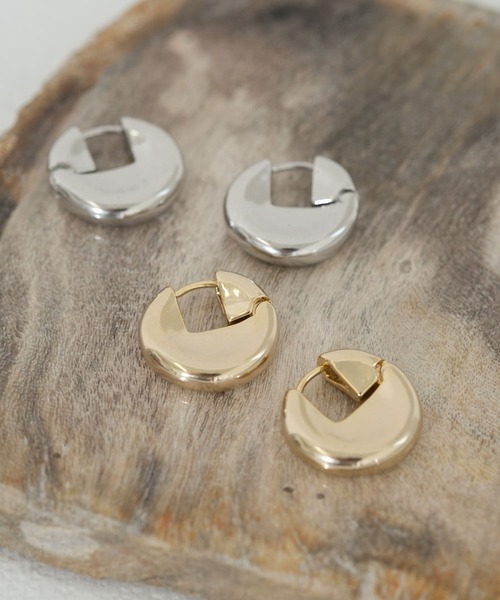 KBF(ケイビーエフ)の「クォーターサークルピアス(ピアス(両耳用)・レディース・シルバー/ゴールド・ONE)」の5枚目の写真