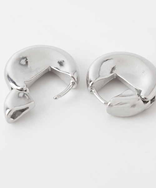 KBF(ケイビーエフ)の「クォーターサークルピアス(ピアス(両耳用)・レディース・シルバー/ゴールド・ONE)」の9枚目の写真