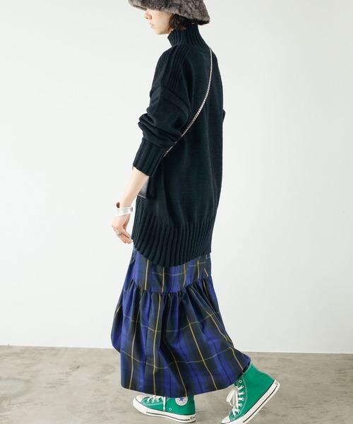 GeeRA(ジーラ)の「リブ使いビッグシルエットニット(ニット/セーター・レディース・レッド/ブルー/ブラック・SMALL/MEDIUM/LARGE/X-LARGE)」の22枚目の写真