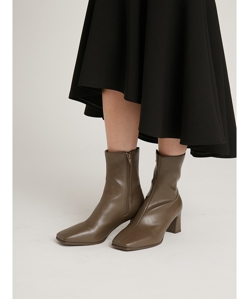 SNIDEL(スナイデル)の「スクエアショートブーツ(ブーツ・レディース・ブラック/ダークブラウン/モカ・SMALL/MEDIUM/LARGE)」の16枚目の写真