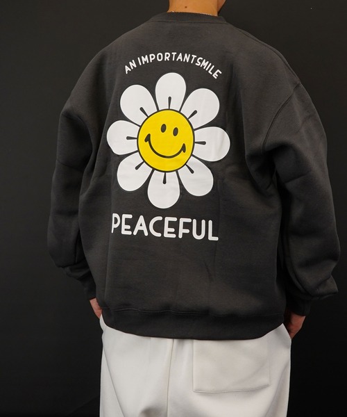 SMILEY FACE(スマイリーフェイス)の「BF2select スマイル バックプリントワイドスウェットクルー裏起毛(スウェット・メンズ・アイボリー/ブラック/グリーン/インディゴブルー・L/LL/M)」の2枚目の写真